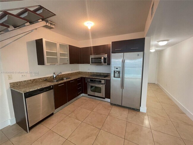 41 SE 5th St, Unit 914 in Miami, FL - Building Photo - Building Photo