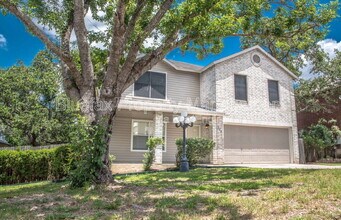 225 Samantha Dr in Schertz, TX - Foto de edificio - Building Photo