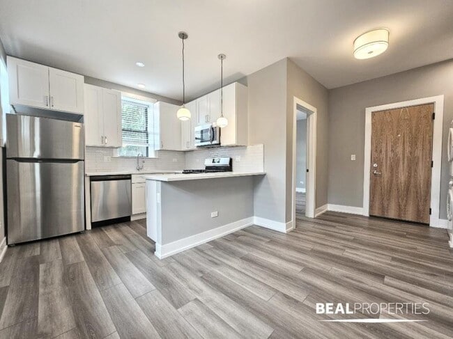 3937 N Janssen Ave in Chicago, IL - Building Photo - Building Photo