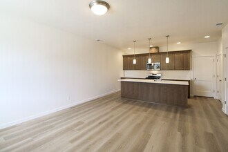 1892-1898 SE Hankel St in Dallas, OR - Building Photo - Building Photo