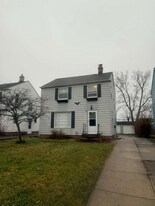 9002 S Highland Ave in Garfield Heights, OH - Building Photo