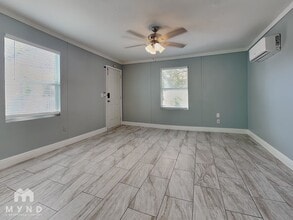 208 Pine St, Unit A in Clearwater, FL - Foto de edificio - Building Photo