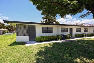 8732 SW 145th St in Palmetto Bay, FL - Building Photo - Building Photo