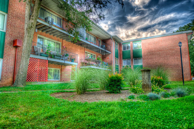 Hickory Heights Apartments in Baltimore, MD - Building Photo - Building Photo