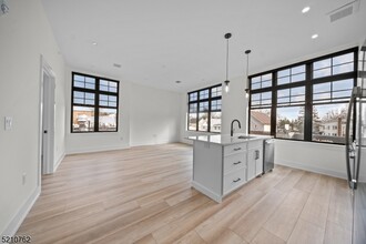1 Union Ave in Cresskill, NJ - Building Photo - Building Photo