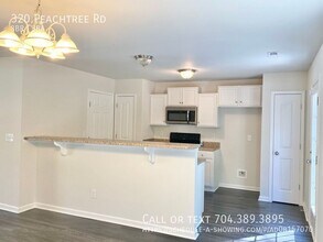 320 Peachtree Rd in Charlotte, NC - Building Photo - Building Photo