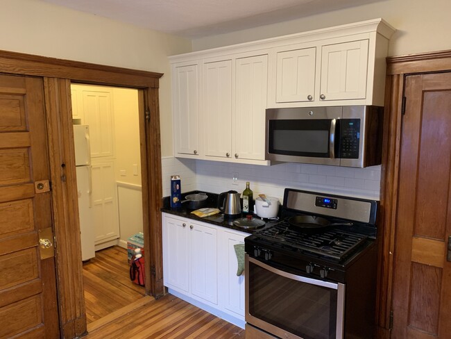 258 Boston Ave, Unit 3 in Medford, MA - Foto de edificio - Building Photo