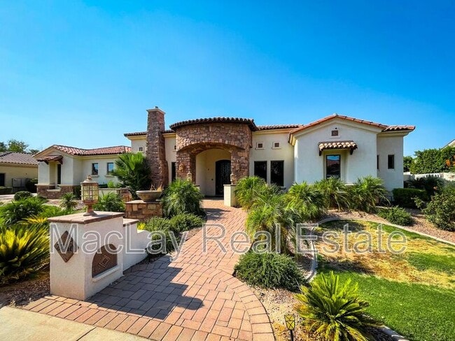 property at 2840 E Jade Pl