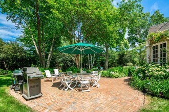 246 Tuckahoe Ln in Southampton, NY - Building Photo - Building Photo