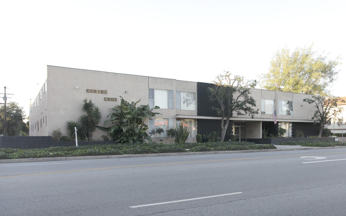 10822 Victory Blvd in North Hollywood, CA - Foto de edificio