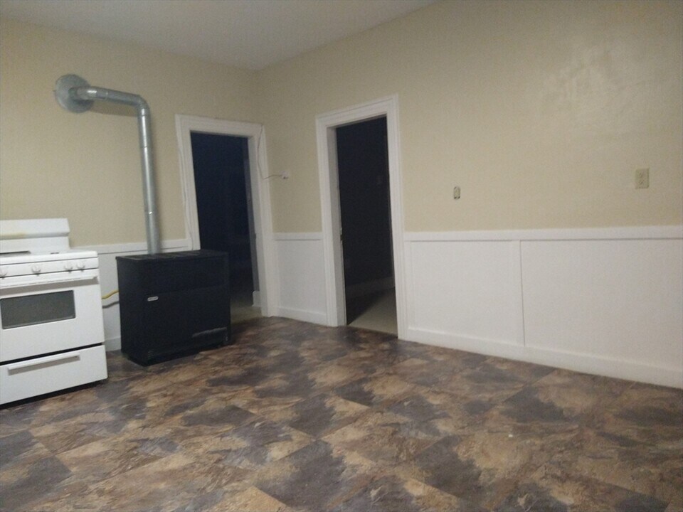 6 Brandon Rd in Dudley, MA - Building Photo