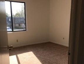 Hampton Estates Townhomes in Liverpool, NY - Building Photo - Building Photo