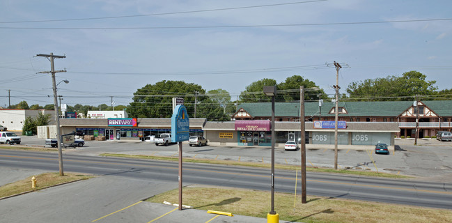 Versailles Apartments in Tulsa, OK - Building Photo - Other