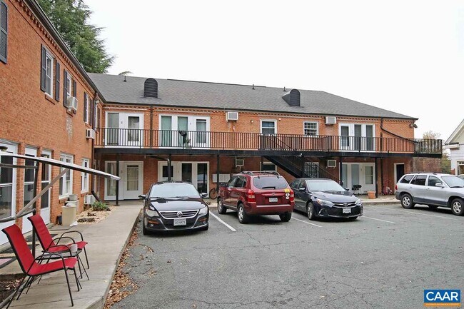 2114 Ivy Rd-Unit -9 in Charlottesville, VA - Building Photo - Building Photo
