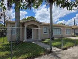 1351 NW 9th Ct in Florida City, FL - Building Photo