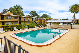 Ridge Manor Apartments in Sarasota, FL - Building Photo - Building Photo