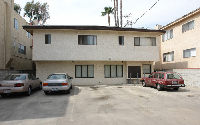 6442 Hazeltine Ave in Van Nuys, CA - Building Photo - Building Photo