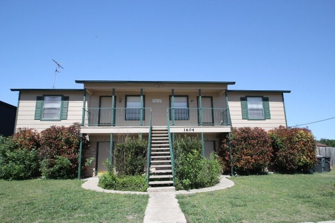 1604 Cedarhill Dr in Killeen, TX - Building Photo