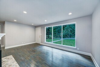 1548 NE 165th St in Shoreline, WA - Building Photo - Building Photo