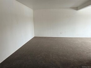 58 Parkside Dr in Suffern, NY - Building Photo - Building Photo