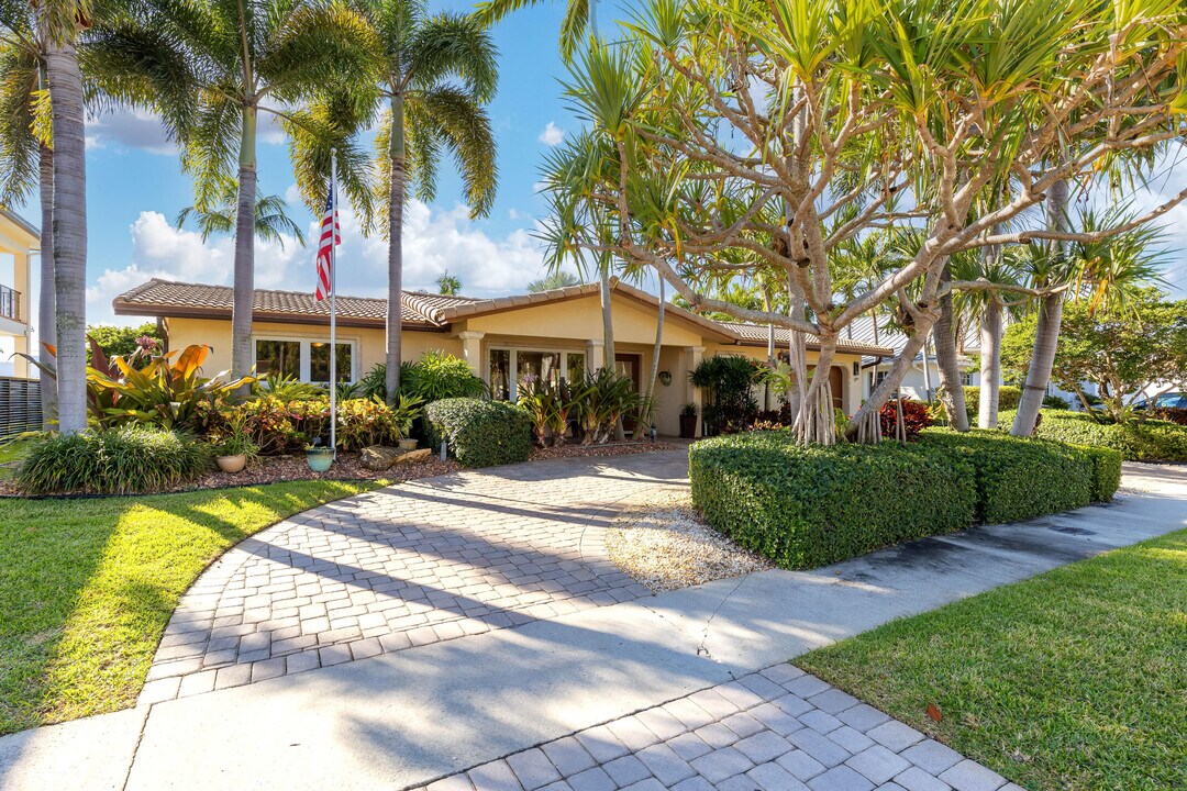 2650 NE 47th St in Lighthouse Point, FL - Building Photo