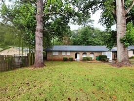 2830 Knollview Dr in Decatur, GA - Building Photo