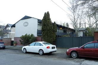 Alpine Chalet Apartments in Seattle, WA - Foto de edificio - Building Photo