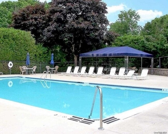 1404 Sara Cir in Port Jefferson Station, NY - Building Photo - Building Photo