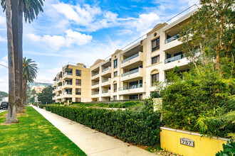 701 OCEAN Ave in Santa Monica, CA - Foto de edificio - Building Photo