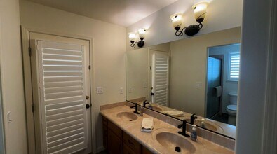 537 N Tommy St in Visalia, CA - Building Photo - Building Photo