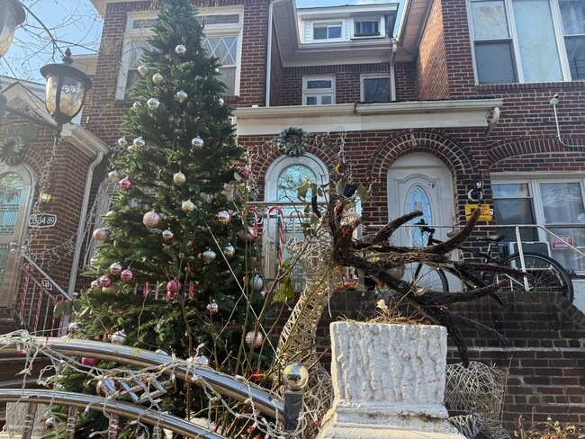 3334 89th St, Unit 2 in Jackson Heights, NY - Foto de edificio - Building Photo