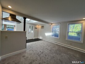 21 Church St in Washington, CT - Building Photo