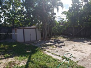 1370 NW 116th Terrace in Miami, FL - Building Photo - Building Photo