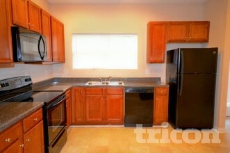 5325 Oakley Commons Blvd in Union City, GA - Building Photo - Building Photo