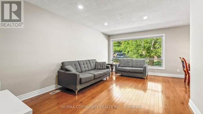 property at 21 Thornbeck Dr