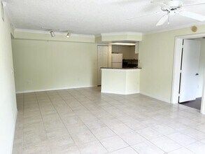 800 Crestwood Ct S in Royal Palm Beach, FL - Building Photo - Building Photo