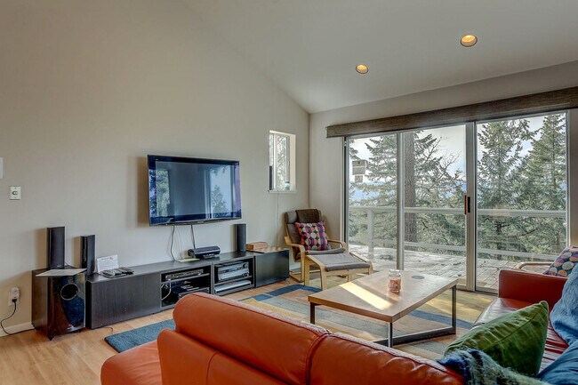 3500 Fir Mountain Rd in Hood River, OR - Building Photo - Building Photo