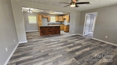 355 Round Knob Church Rd in West Jefferson, NC - Building Photo - Building Photo