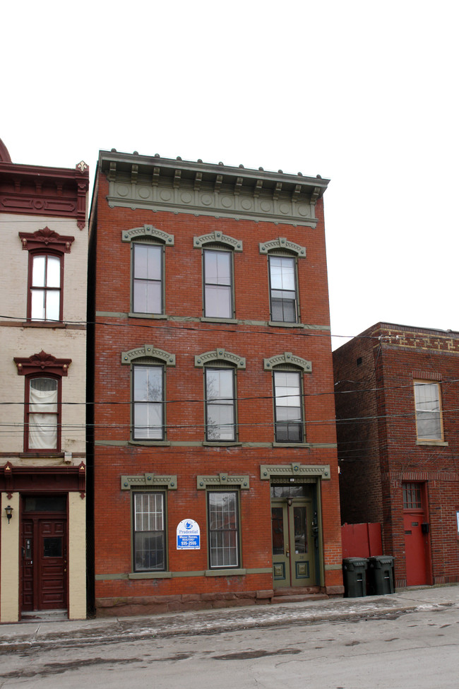 28 White St in Cohoes, NY - Building Photo - Building Photo