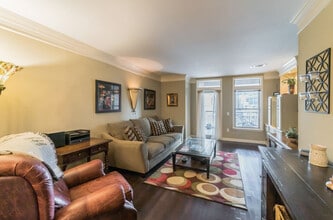 3334 Peachtree Rd NE, Unit 313 in Atlanta, GA - Building Photo - Building Photo