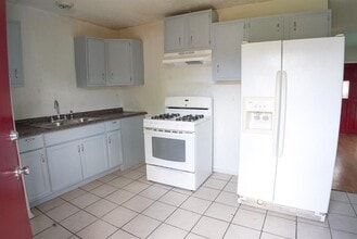 1302 Begonia Terrace in Austin, TX - Building Photo - Building Photo