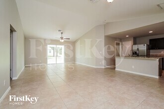 2101 NW 10th Terrace in Cape Coral, FL - Foto de edificio - Building Photo