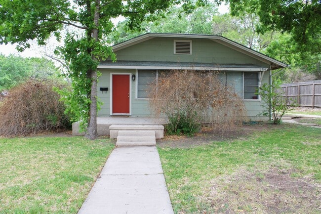 property at 3901 N New Braunfels Ave