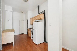 344 E 9th St in New York, NY - Building Photo - Building Photo