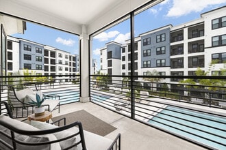 The Pointe on Westshore in Tampa, FL - Foto de edificio - Building Photo