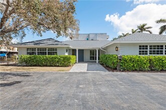 1499 3rd St S in Naples, FL - Foto de edificio - Building Photo