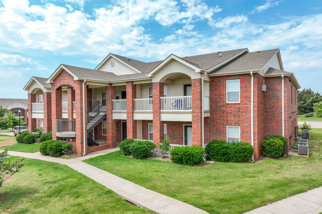 The Greens at Lake Overholser in Yukon, OK - Foto de edificio - Building Photo