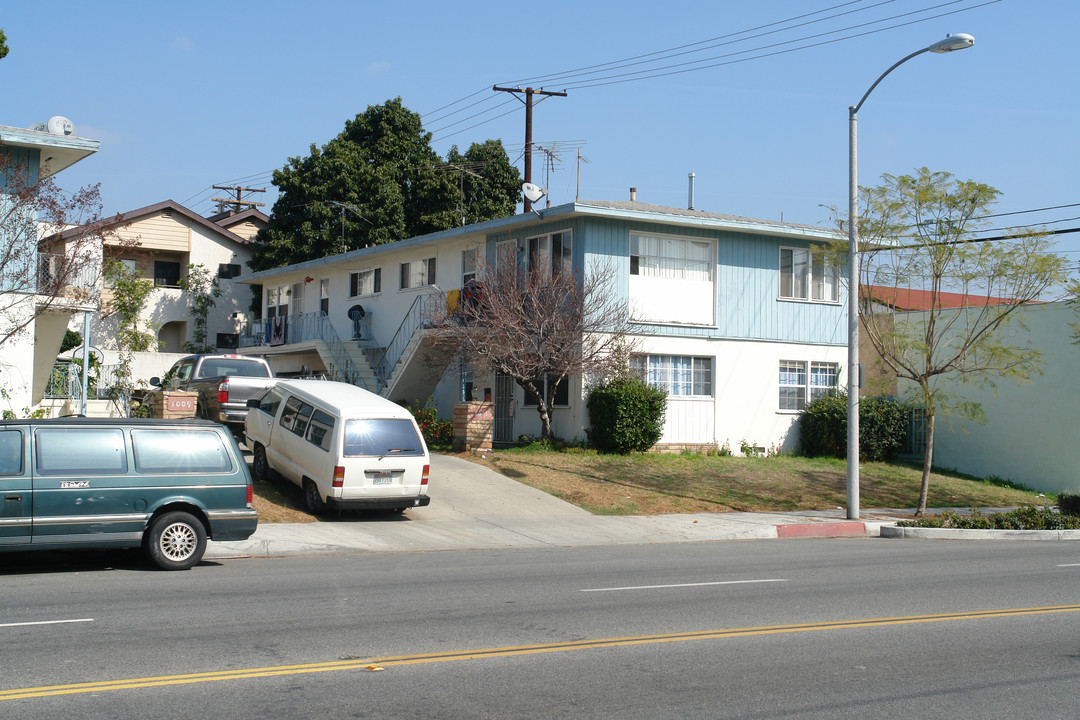 1011 E Chevy Chase Dr in Glendale, CA - Building Photo