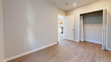 329 Paris St in Boston, MA - Foto de edificio - Building Photo