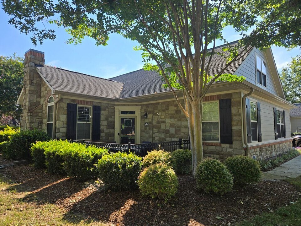 809 Ledgestone Ct in Tega Cay, SC - Building Photo